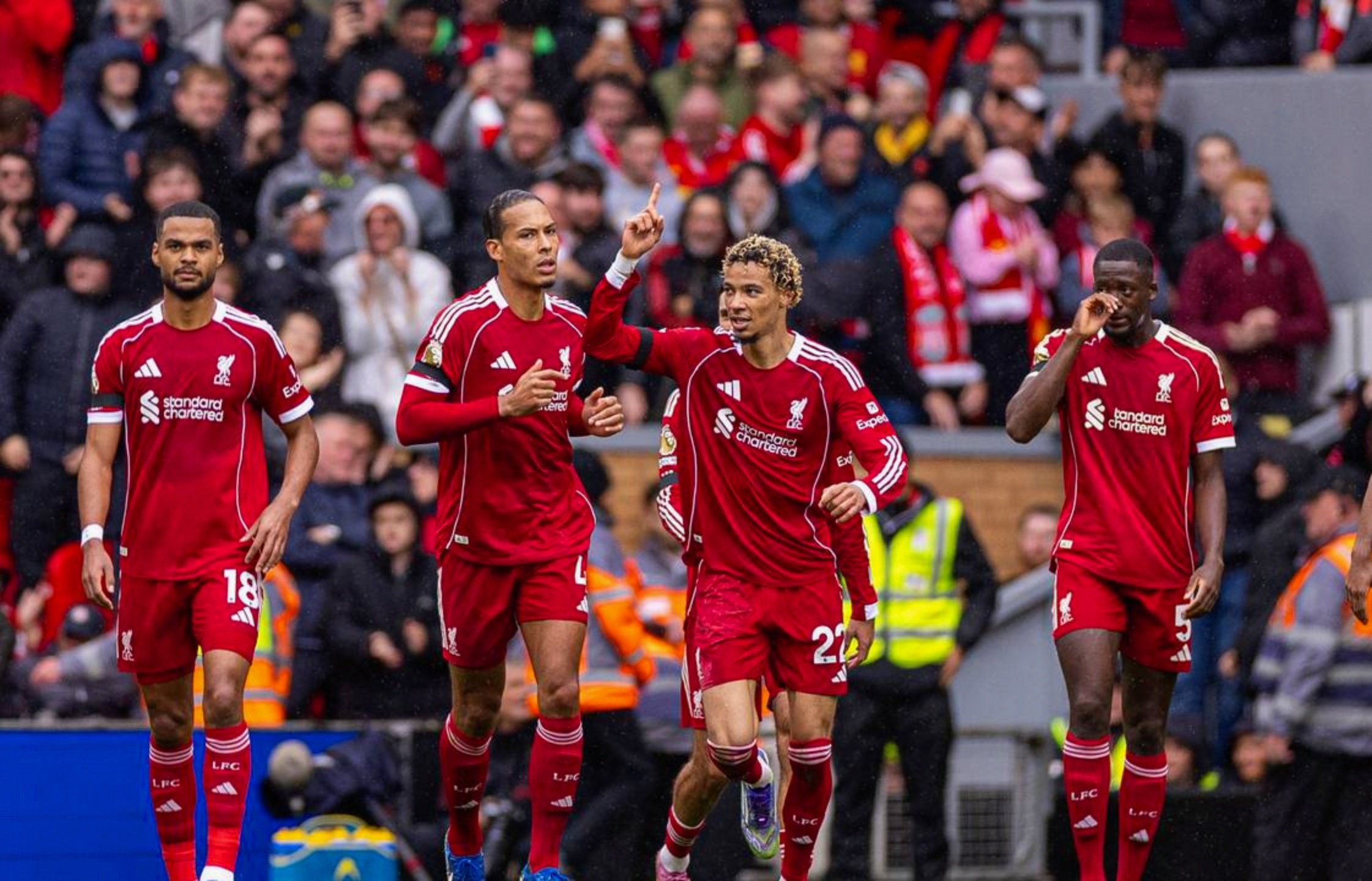 包含从斯图加特清晨篮板制胜到欧联在即，转会期费耶诺德备战中超的词条